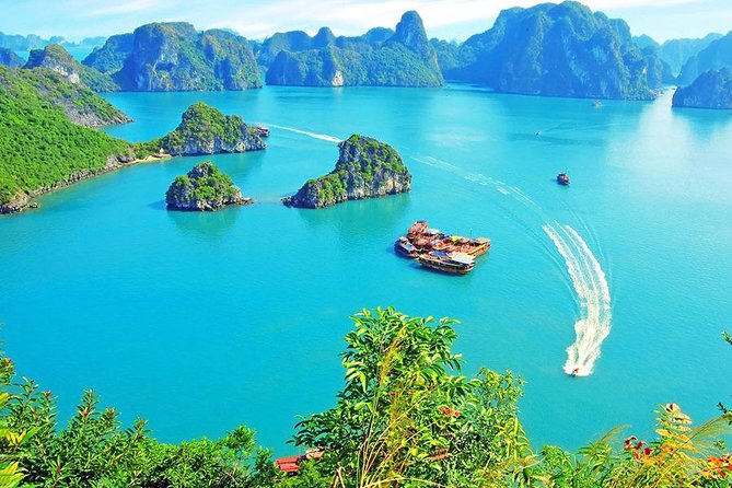 Ha Long Full Day Deluxe Trip - Long Route (6-Hour Trip) - 14:45 at Luon Cave, with a choice on the water
