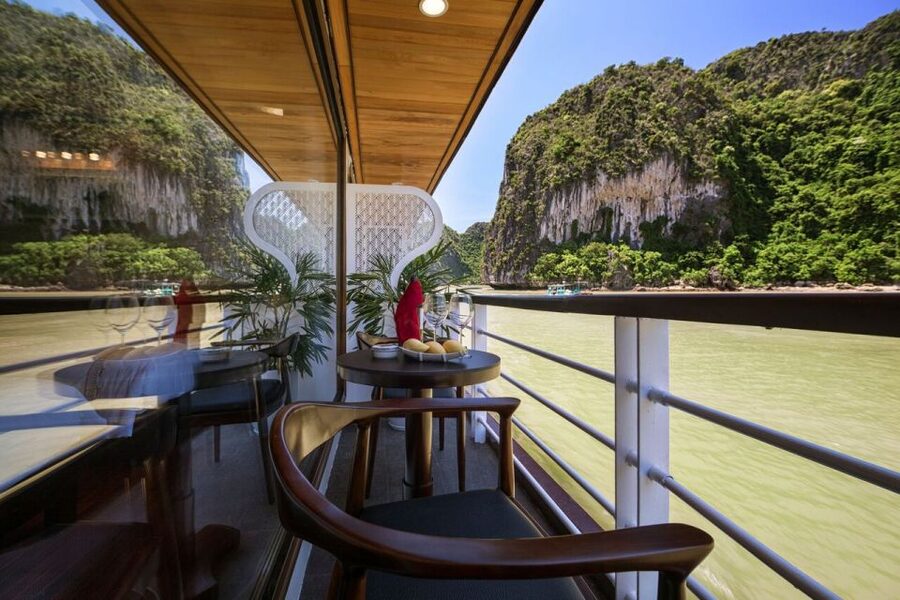 Ha Long & Lan Ha Bays: 2-Day Cruise with Meals & Kayaking - Kayaking in Tra Bau and time in the water
