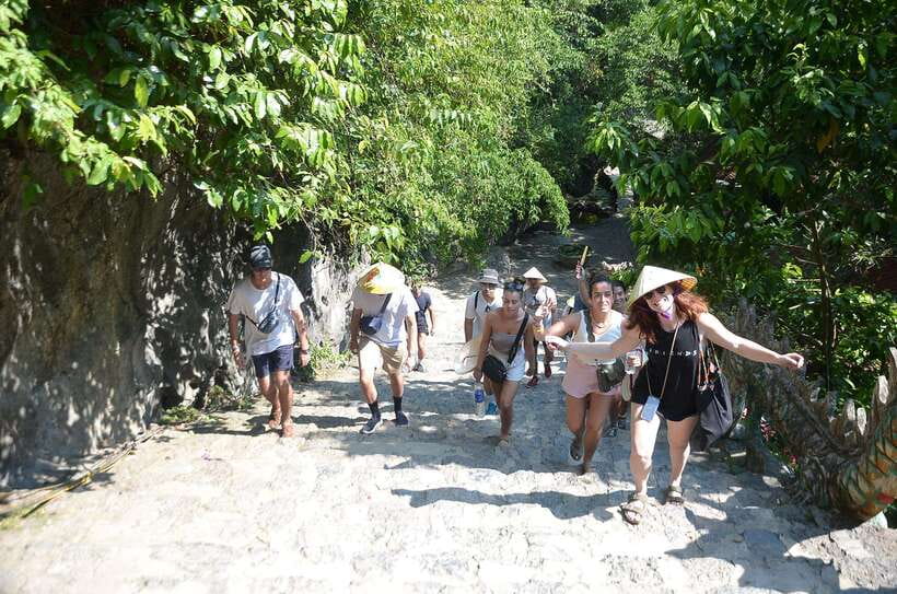 Ha Noi, Cat Ba, HaLong Bay Cruise, Ninh Binh Day Tour 4D/3N - Day 3: Luon Cave, then a long ride to Ninh Binh