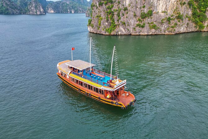 Ha Noi - Cat ba island - Lan Ha Bay - Kayaking 1 Day - Reaching Cat Ba and boarding the cruise boat