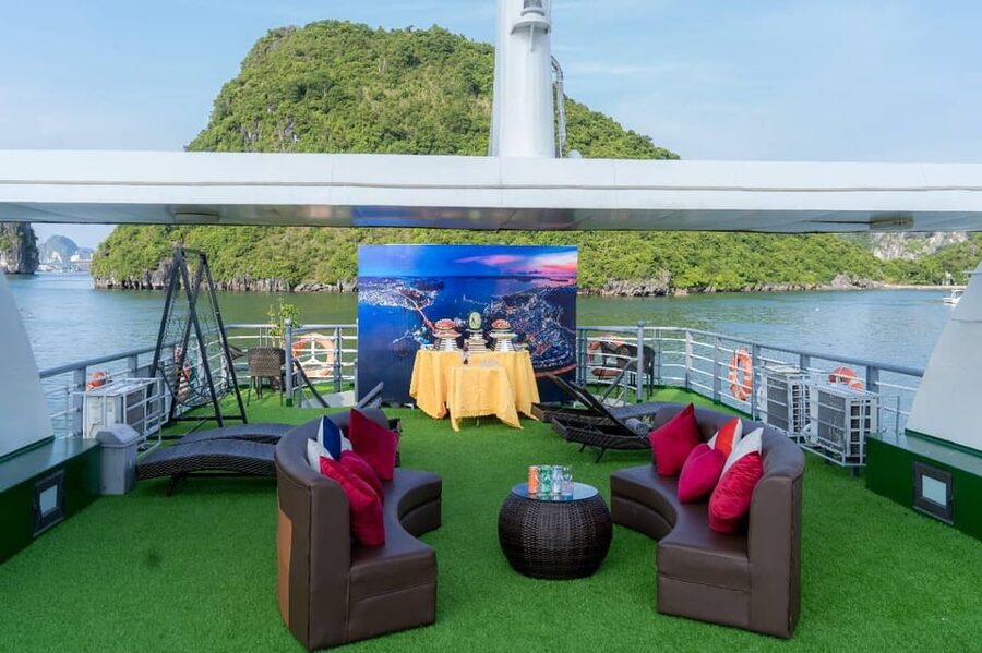 Ha Noi - Ha Long Bay 1 Day/ Luxury Boat/ Buffet Lunch/ Party - Who should book this experience