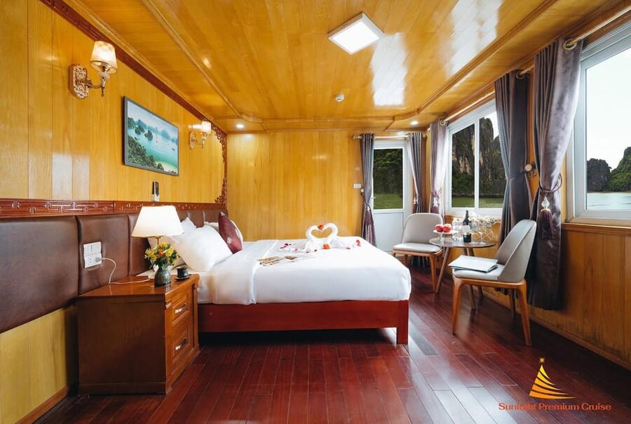 Ha Noi: Lan Ha Bay luxury cruise with private bancony, meals - Sunrise and breakfast on a quiet bay