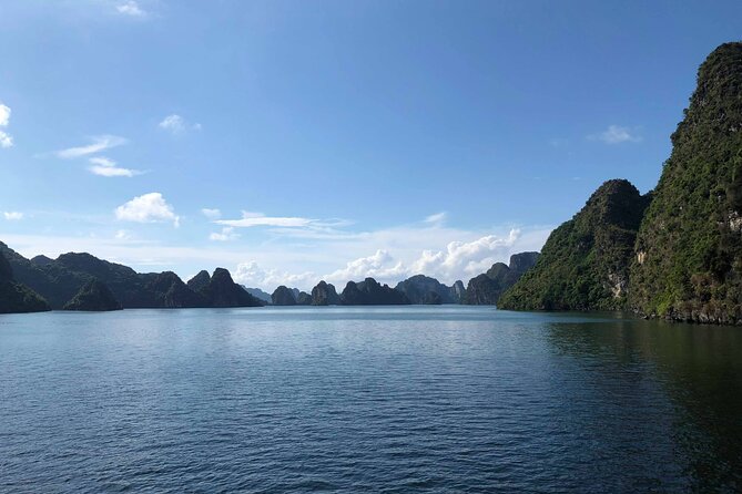 Half Day Explore Halong Bay With Lunch, Sung Sot Cave, Titop Island and Kayaking - The boat ride back is part of the experience