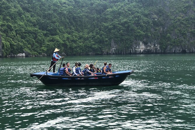 Half Day Explore Halong Bay With Lunch, Sung Sot Cave, Titop Island and Kayaking - Lunch on board while the islands pass by