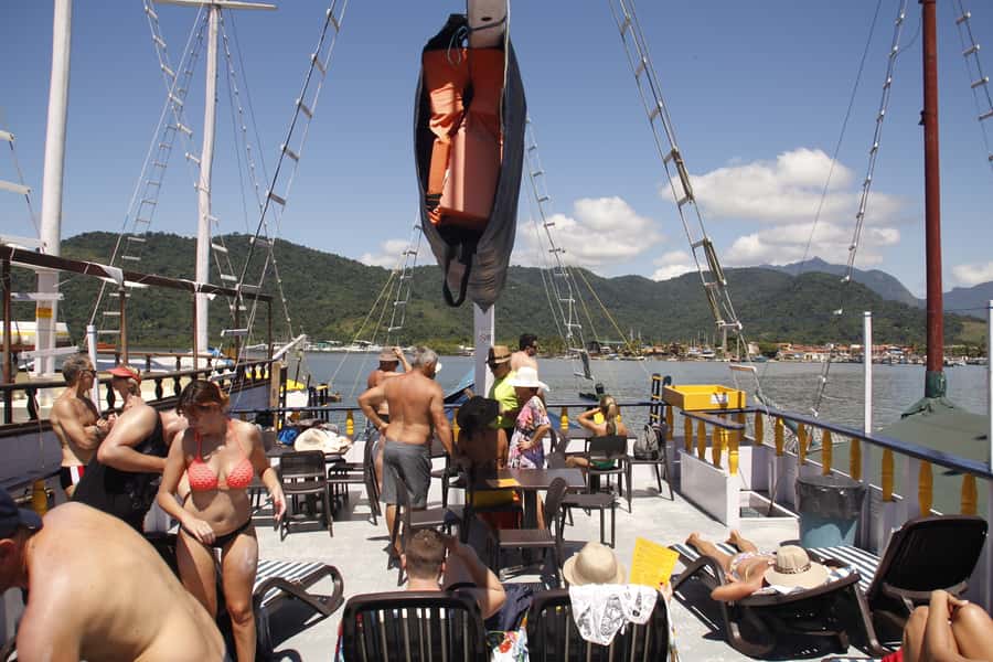 Half-Day Schooner Cruise and Snorkeling in Paraty Bay - Red Beach for the final swim