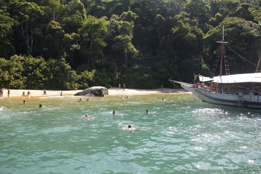 Half-Day Schooner Cruise and Snorkeling in Paraty Bay - Ilha Comprida and the grain of rice trick
