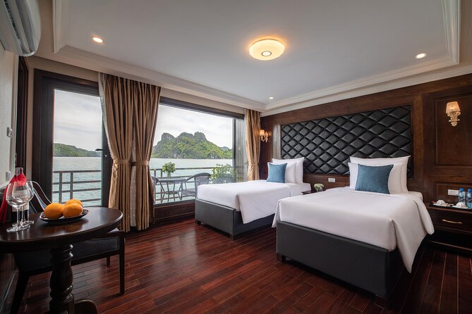 Halong 2D1N with Le Journey/Hera/La Pandora Boutique from Hanoi - Guides, group size, and communication