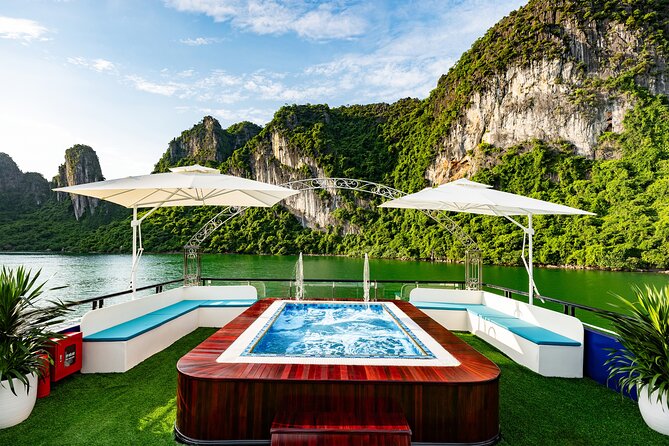 Halong 5star Cruise Day Trip: Buffet Lunch, Jacuzzi & Kayaking - Buffet lunch with seafood and Vietnamese dishes