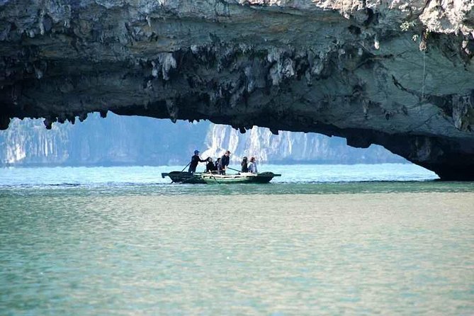 HaLong Bay 1Day 6hrs cruising - Alova Premium Cruise - Limousine - Weather, crowds, and the real Halong Bay