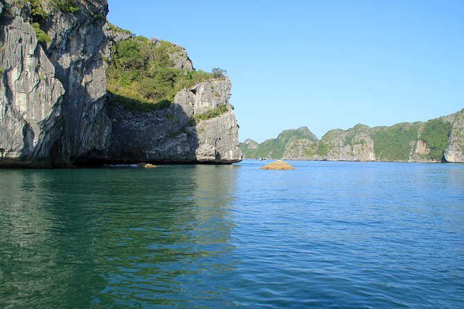 Halong Bay 2 Day Cruise Including Transfer from Hanoi - Kayaking around Luon Cave