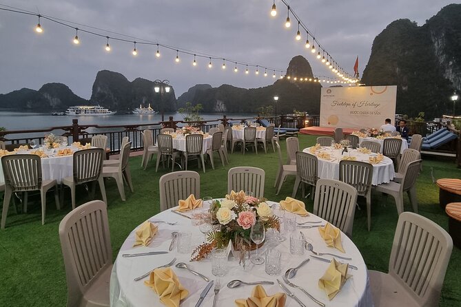 Halong Bay 2-Day Deluxe Cruise Tour including Kayaking and Cooking Demonstration - Sung Sot Cave and its stone steps