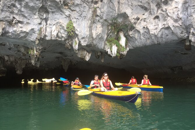 Halong Bay 2 days on classic cruise, small group, biking-kayaking - Day two: sunrise and the ride to Viet Hai Village