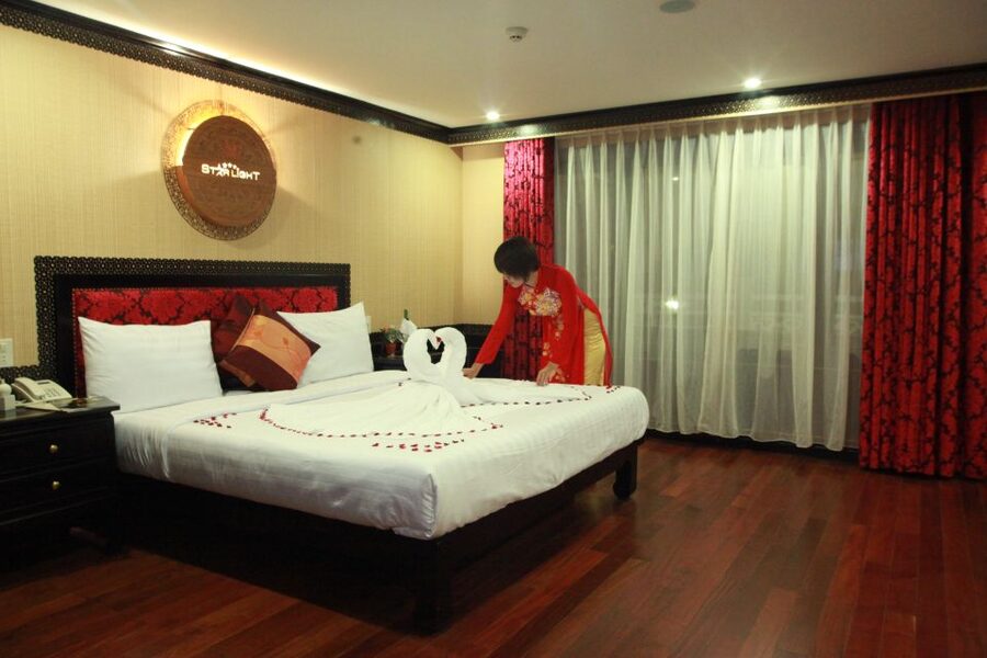 Halong Bay: 2D1N 5-Star Starlight Cruise - Should you book the Starlight Cruise?