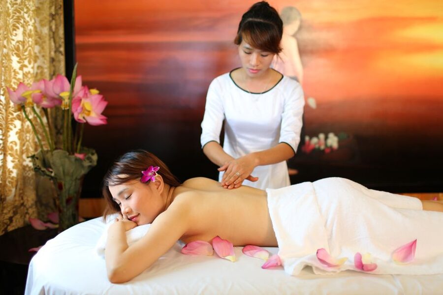 Halong Bay: 2D1N 5-Star Starlight Cruise - Who will enjoy this cruise most