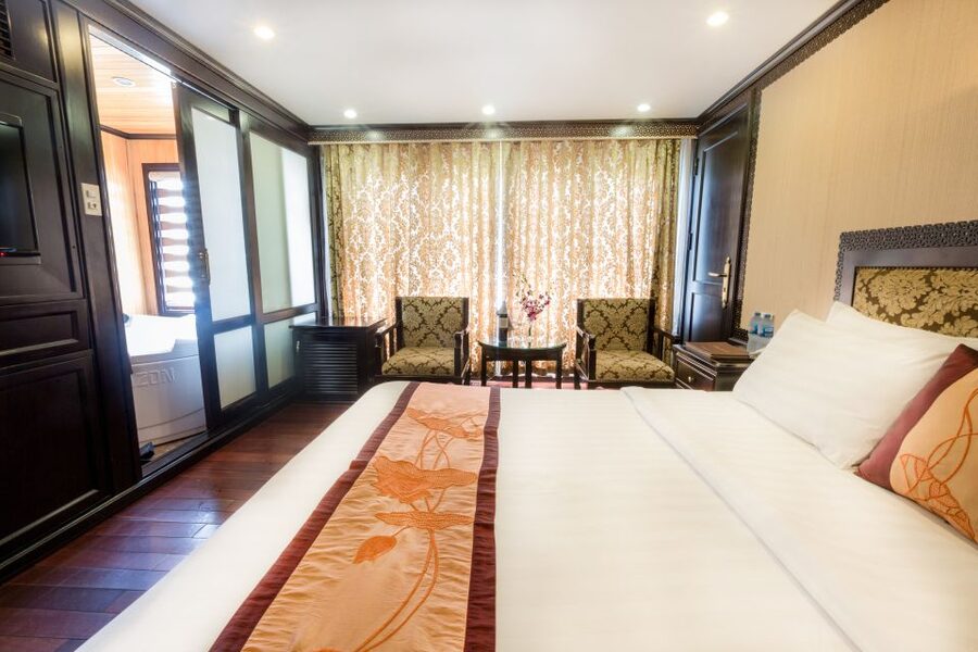 Halong Bay: 2D1N 5-Star Starlight Cruise - Day one: from Hanoi to the limestone islands