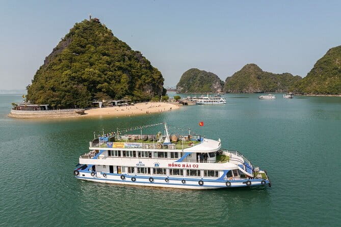 Halong bay 4 hours boat tour from Halong city with 2 caves, kayak - Kayaking or bamboo boating in Ba Hang lagoon