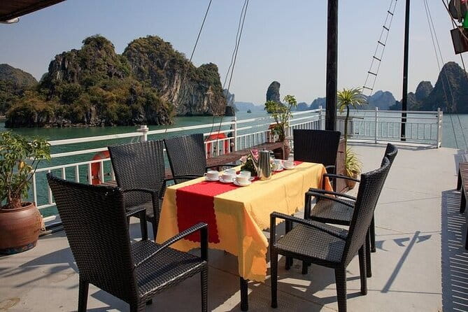 Halong bay 4 hours boat tour from Halong city with 2 caves, kayak - Thien Cung Cave and its long stairway