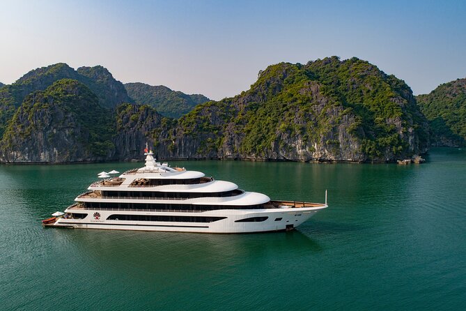 Halong Bay 5 star Cruise 2 Days and 1 Night - A comfortable first look at Halong Bay