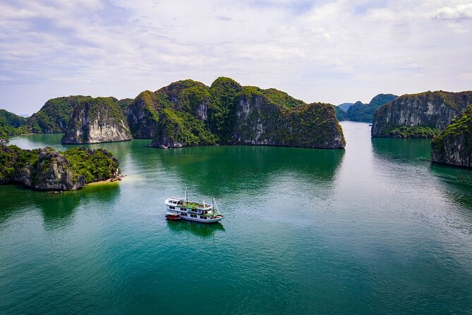 Halong Bay and Lan Ha Bay 2 Days 1 Night with Sunlight Premium - Lunch and the first views of Lan Ha Bay