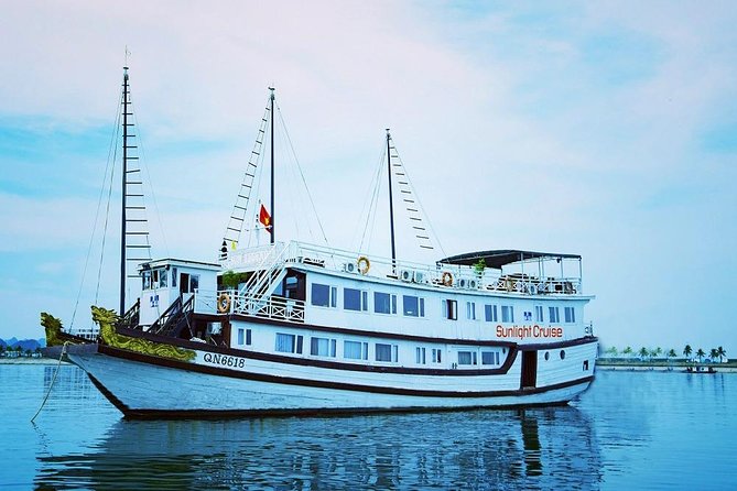 Halong bay boutique cruise 2 days trip: Kayaking, swimming & caving tours - Why two days on Halong Bay works better than a quick visit