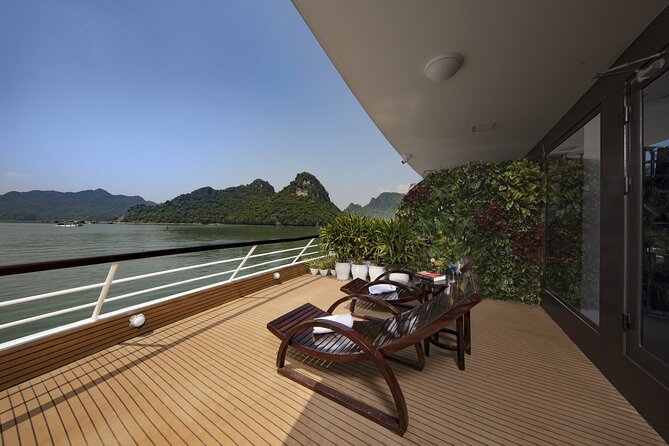 Halong Bay Cruise 2 Days/1 Night 5 Star All included - Vung Vieng fishing village by bamboo boat