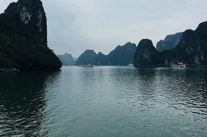 Halong Bay Cruise Tour from Hanoi with Kayak Adventure - The guide and group experience