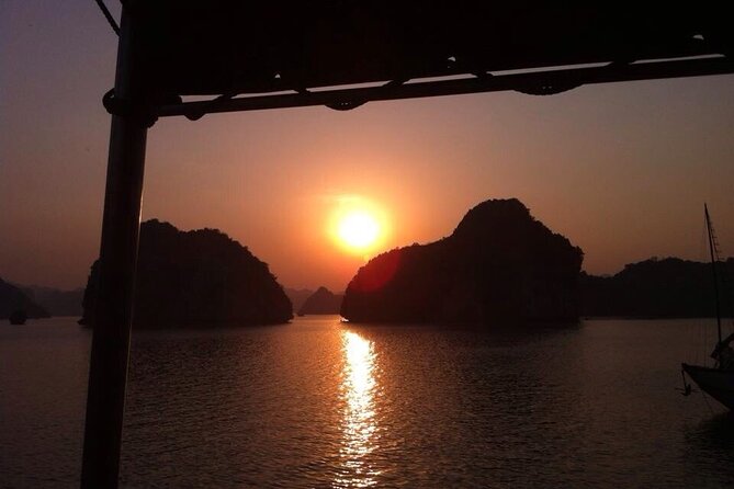 Halong Bay Cruise With Cave, Kayaking, Swimming - Buffet Lunch - What the guide adds to a busy day