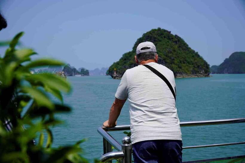 Halong Bay Cruise with Lunch - A compact way to see Ha Long Bay