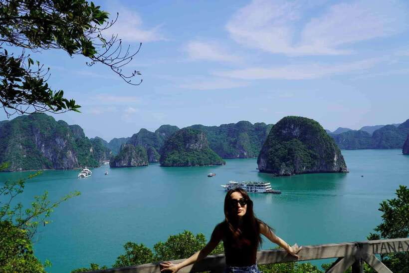 Halong Bay Cruise with Lunch - Seafood lunch among limestone islands