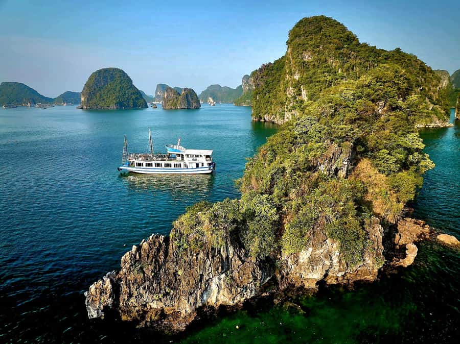 Halong Bay: Day Cruise with Caves, Kayaking & Sunset Party - What this Halong Bay day trip is really like