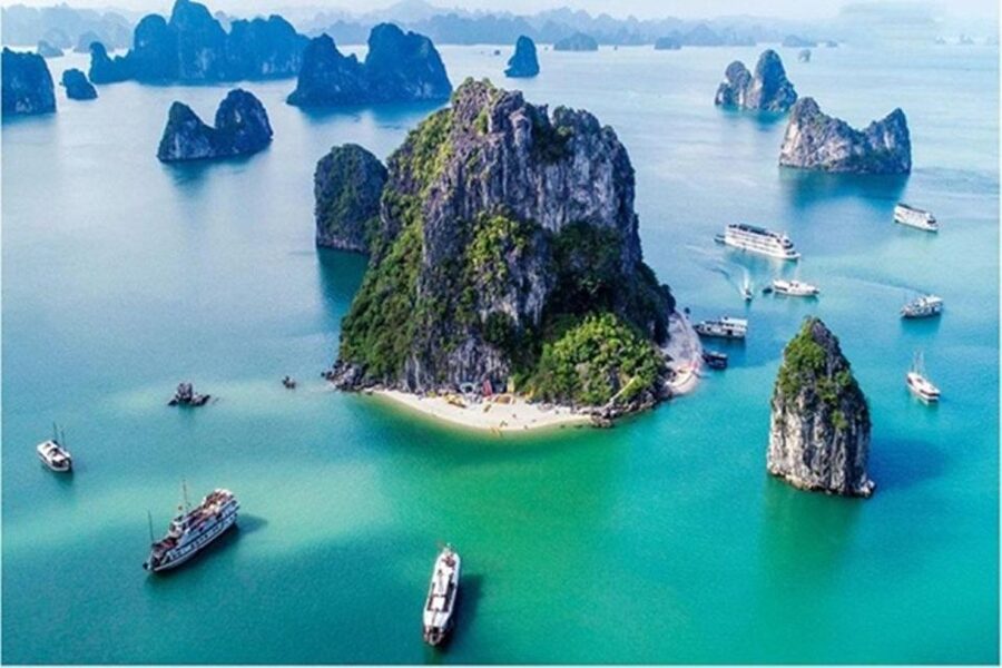 Halong Bay Day Tour 6 Hour Cruise, Kayak, Lunch, Small Group - Luon Cave by kayak or bamboo boat