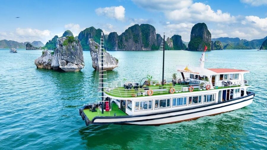 Halong Bay Day Tour 6 Hour Cruise, Kayak, Lunch, Small Group - Group size, guiding, and the feel of the day