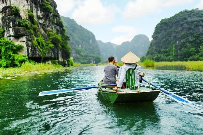 Halong Bay Day Tour Luxury Cruise With Jacuzzi and Buffet Lunch - The sunset party around 5:00pm