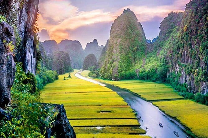 Halong Bay Day Tour Luxury Cruise With Jacuzzi and Buffet Lunch - How the guide shapes the day