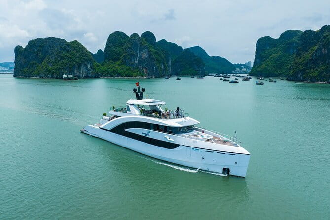 Halong Bay Day Trip Explore Caves, Kayak & Lunch by Saquila Yacht - Key points at a glance