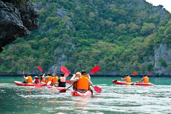Halong Bay Deluxe Cruise with Lunch, Kayaking & Cave Tour - Titov Island for a View or a Rest