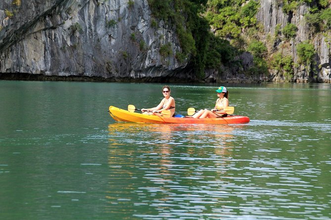 Halong bay Full Day Cruise trip: kayaking, surprise cave, titop island, lunch - The morning ride from Hanoi to the harbor