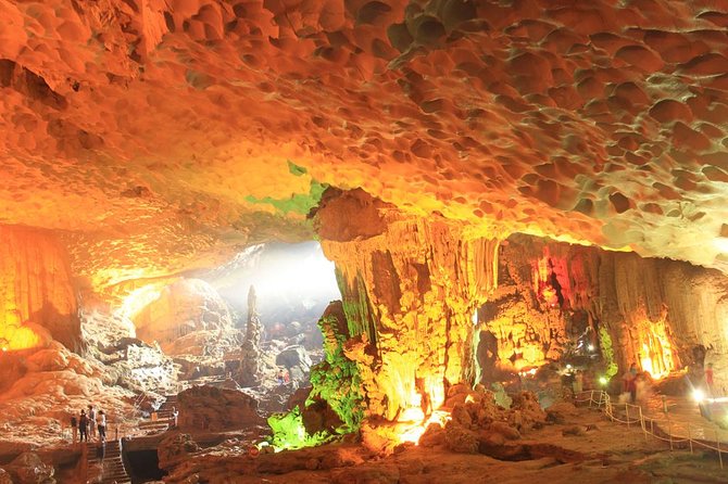 Halong bay Full Day Cruise trip: kayaking, surprise cave, titop island, lunch - Lunch onboard with a few things to check