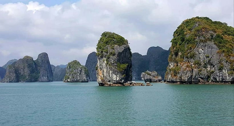 Halong Bay: Full-Day Cruise with Swimming, Meal and Kayaking - Luon Cave by kayak or bamboo boat