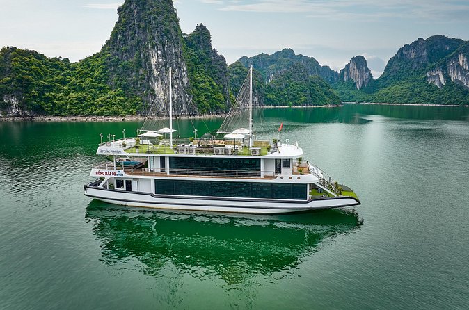 Halong Bay Full Day Tour-all included: Kayak, Titop, Swim, Lunch - Titop Island for swimming and a high viewpoint