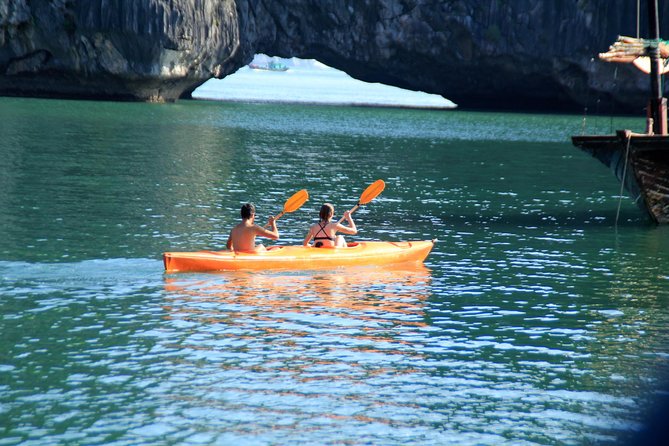 Halong bay full day trip from Hanoi: Visiting Thien Cung, Dau Go cave & Kayaking - The return journey and sunset views