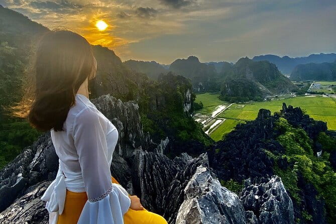 Halong Bay Full Day with All-Inclusive - Lunch, Afternoon Tea, and the Cruise Back
