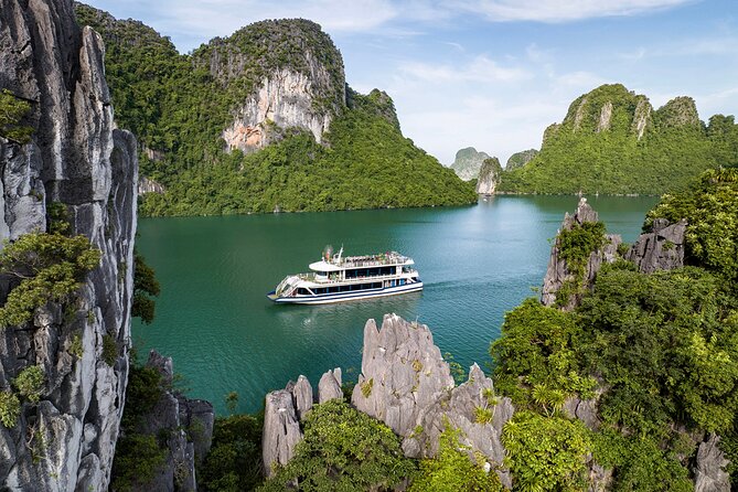 Halong bay Luxur Cruise Day trip: Buffet lunch & Limousine bus - Leaving Hanoi’s Old Quarter by limousine bus