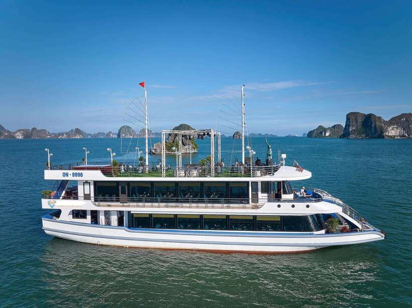 Halong Bay Luxury Cruise: Kayak&Swim,Cave, Party BEST SELLER - Key points at a glance