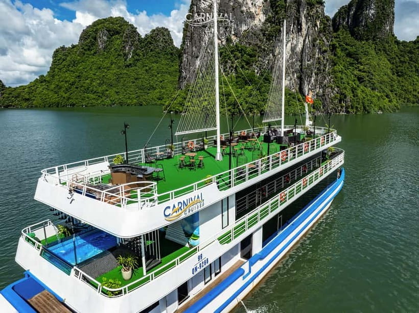 Halong Bay: Luxury Day Cruise w/ Pool, Kayak, Free Transfer - Food, service, and the people who make the day work