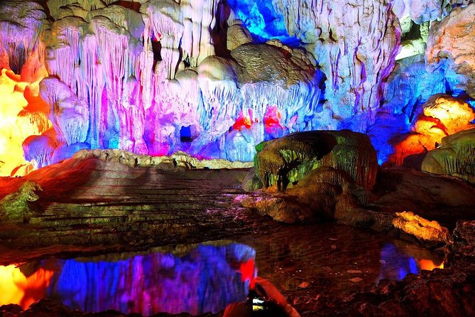 Halong Bay luxury day tour to Sung Sot Cave - Kayaking or bamboo boat at Luon Cave