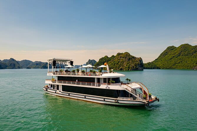 HALONG BAY LUXURY IRIS CRUISE DAY TRIP-BEST SELLER: Kayak, Music - Lunch with seafood and fusion dishes