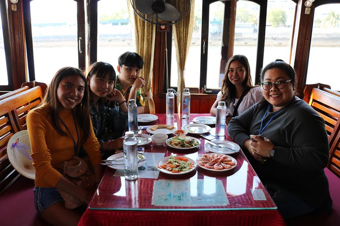 Halong Day Tour: Islands, Cave, Kayak. Lunch. Transfers - Kayaking or bamboo boat at Ba Hang