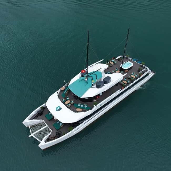 Halong & Lan Ha Bay 1-Day Catamaran Cruise from Hanoi - Lunch on the catamaran