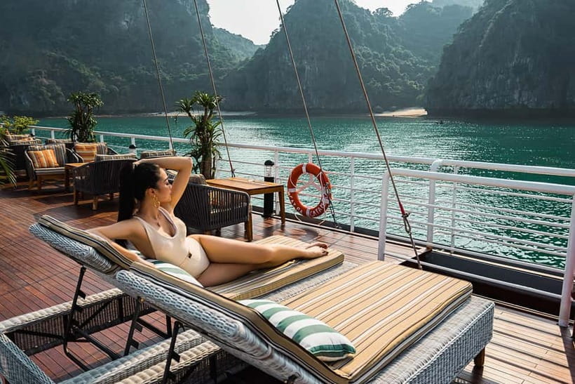 Halong & Lan Ha Bay 1-Day Catamaran Cruise from Hanoi - Sunset tea and the return to port